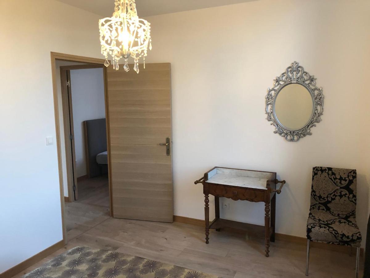 Chambres Au Chateau Du Mouillat Saint-Clair-de-la-Tour Luaran gambar