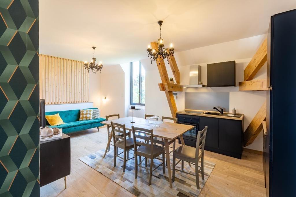 Chambres Au Chateau Du Mouillat Saint-Clair-de-la-Tour Luaran gambar